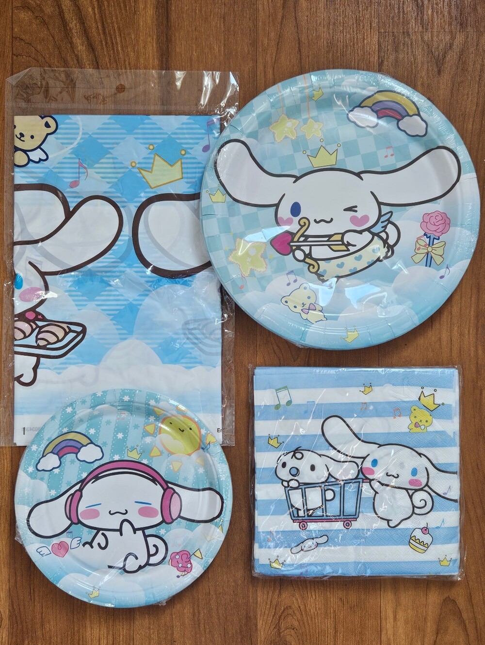 Sanrio Cinnamoroll Light Blue Paper Plates & Napkins Party Set